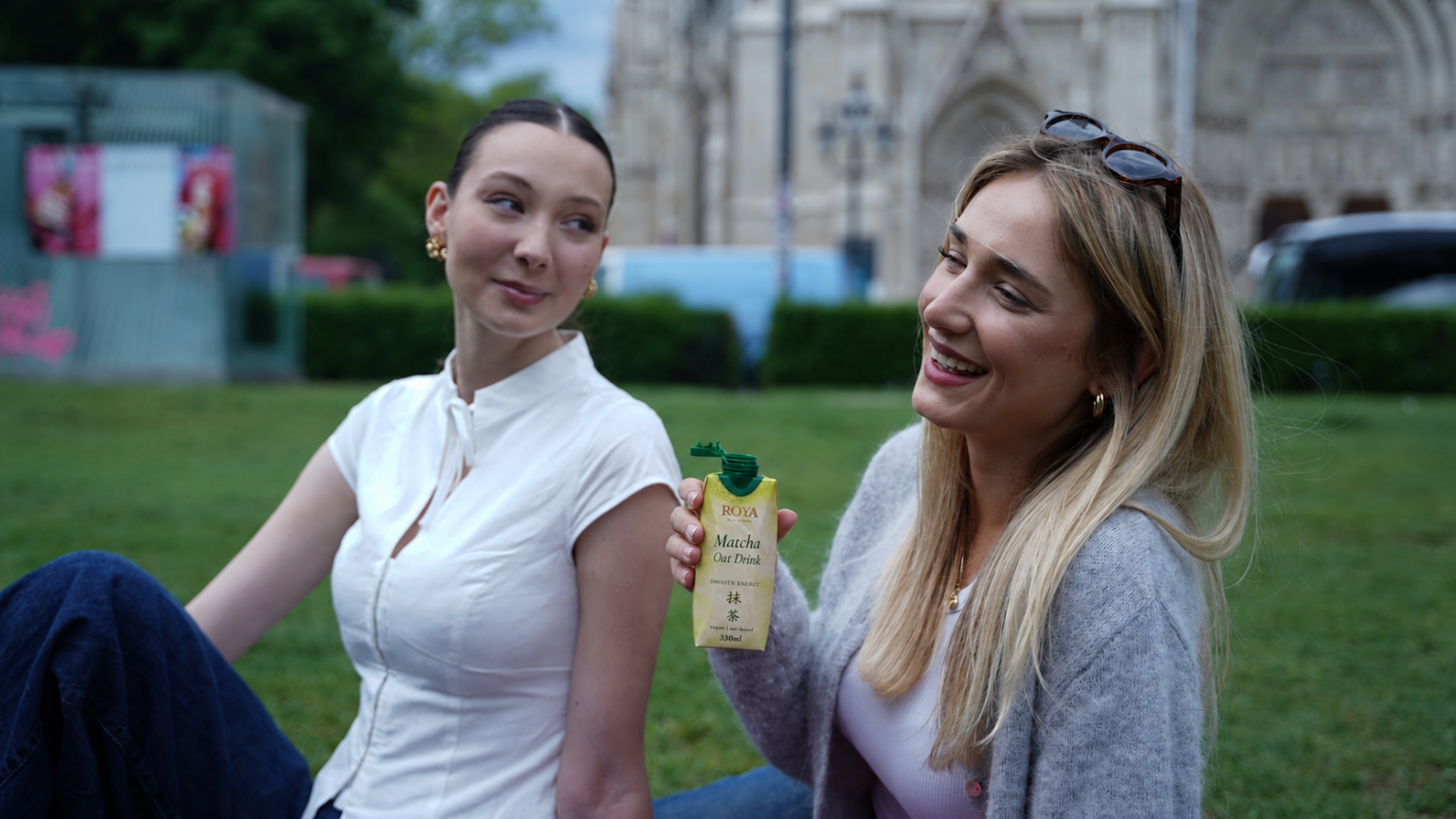 Friends drinking ROYA outdoors in Vienna
